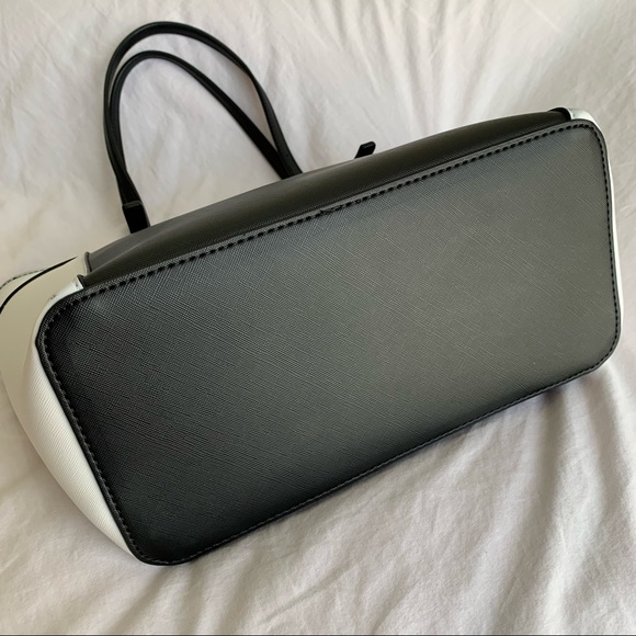 GUESS Tote Bag - Picture 3 of 5